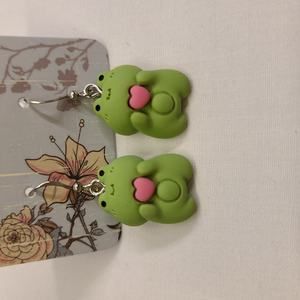 KAWAII HEART LOVE FROG EARRINGS